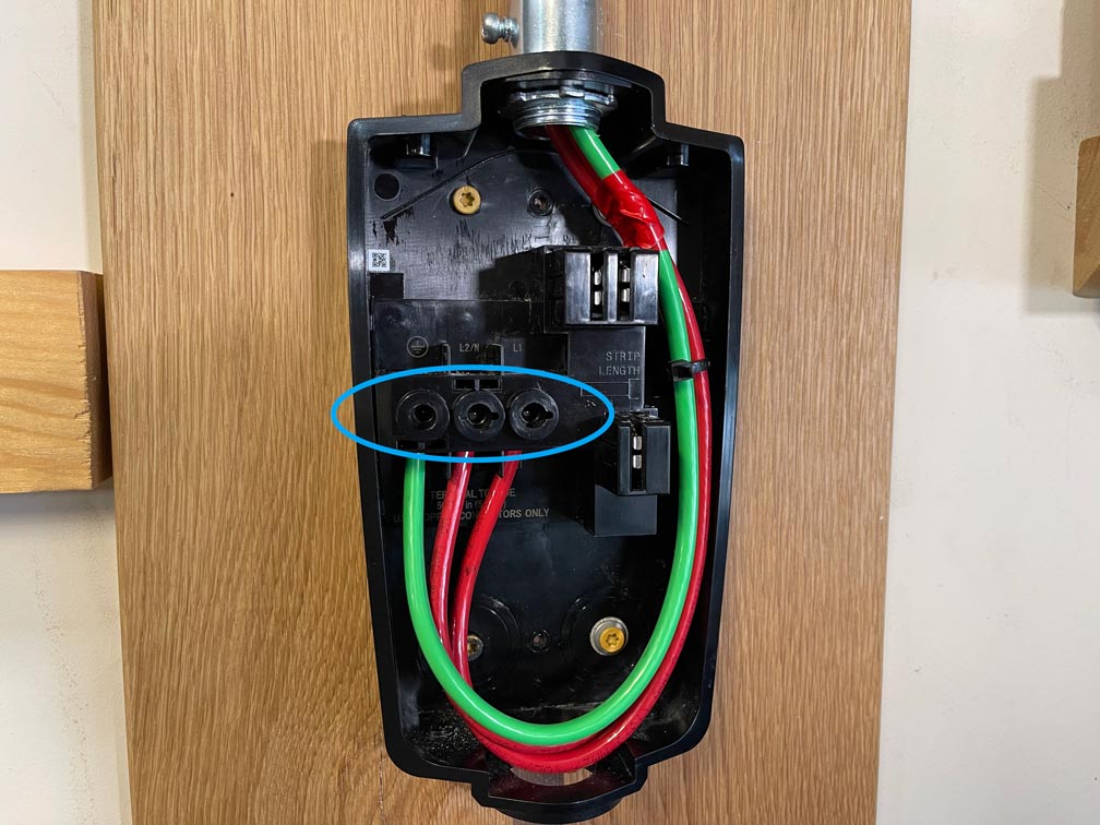 テスラ　ウォールコネクター　Tesla Wall Connector Tesla Universal Wall Connector - $649.00